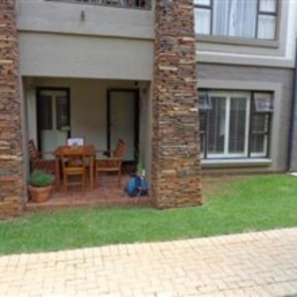 2 Bed Apartment in Saxonwold photo number 23