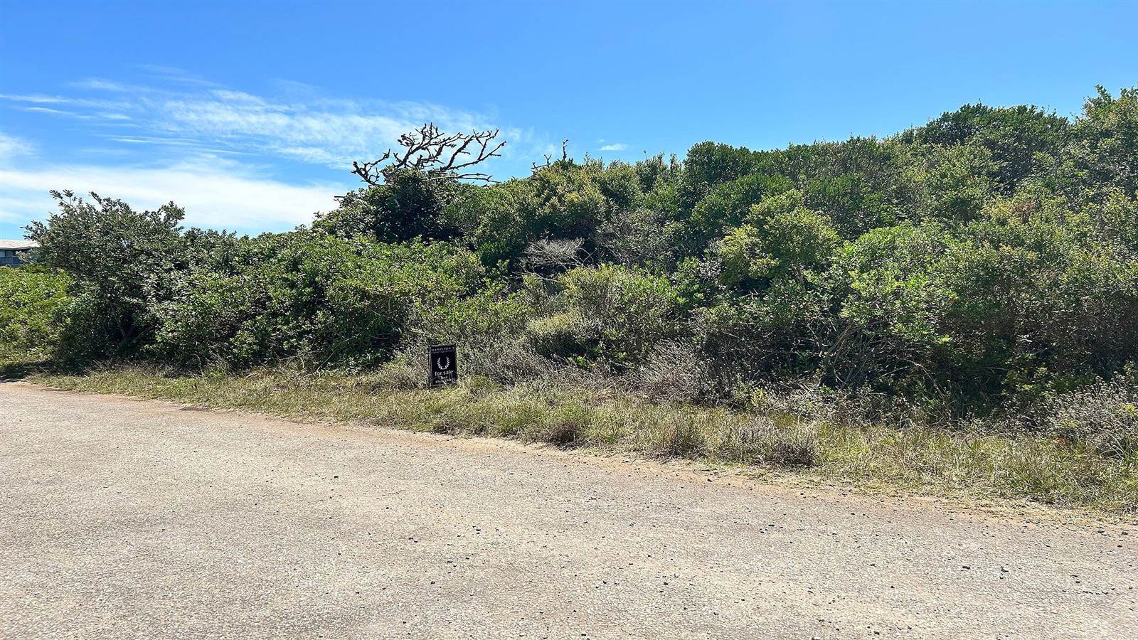 1015 m² Land available in Cannon Rocks photo number 8
