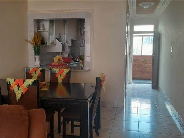 2 Bed Apartment in Booysens photo number 6