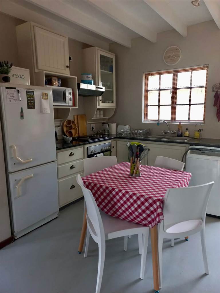 4 Bed Townhouse in Dullstroom photo number 8