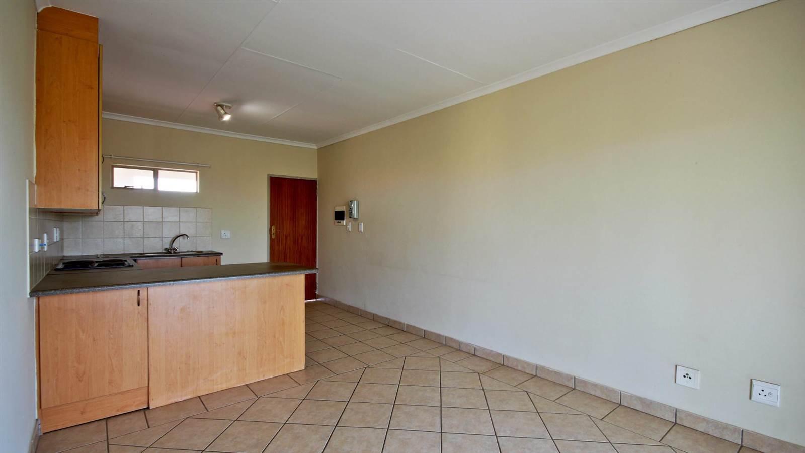 1 Bed Apartment in Hazeldean (Silverlakes Surroundings) photo number 7