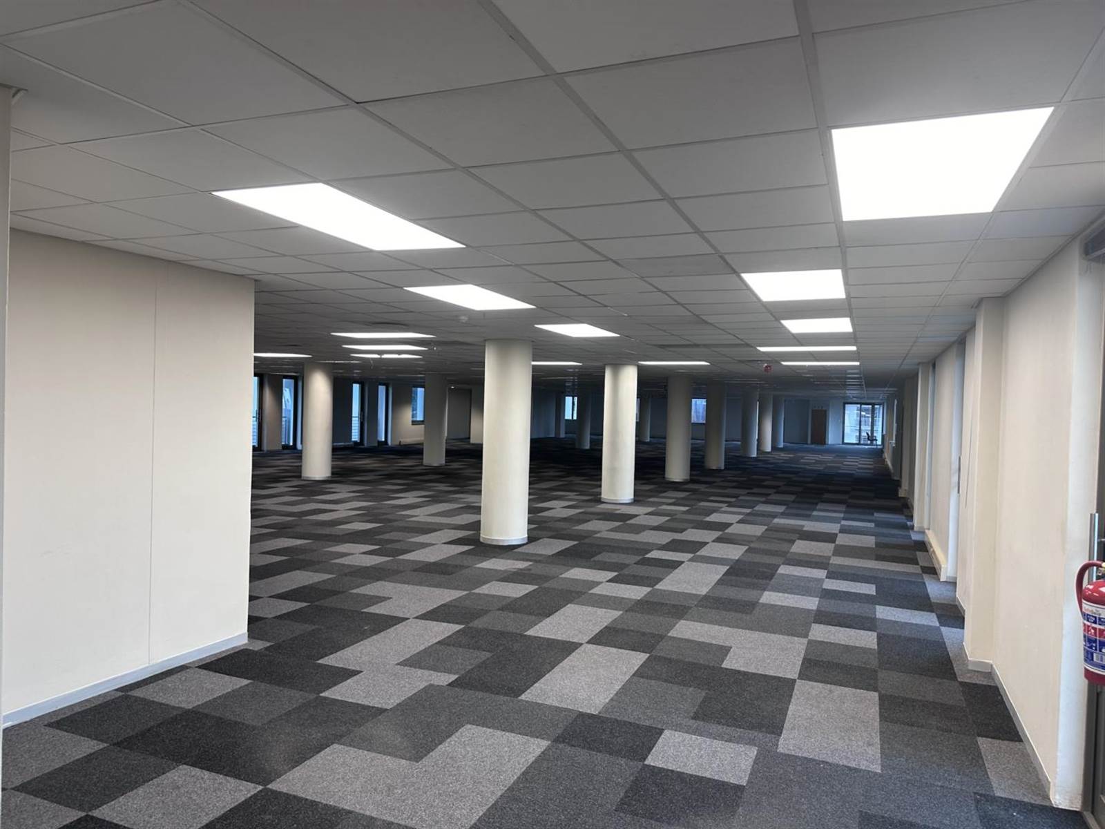 20000  m² Office Space in Menlyn photo number 2
