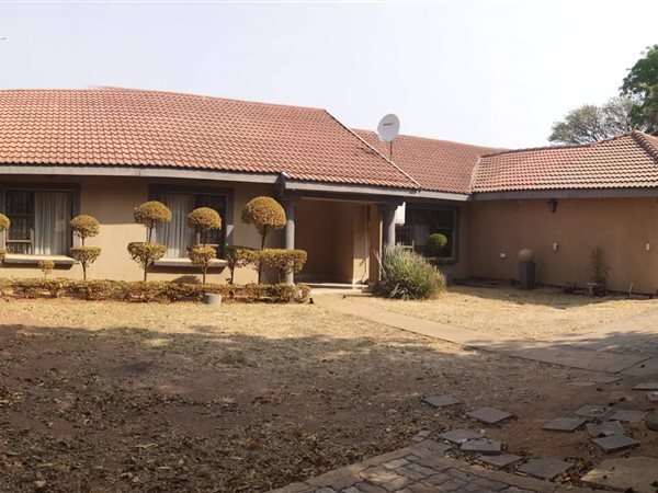 4 Bedroom House 4 Bedroom House