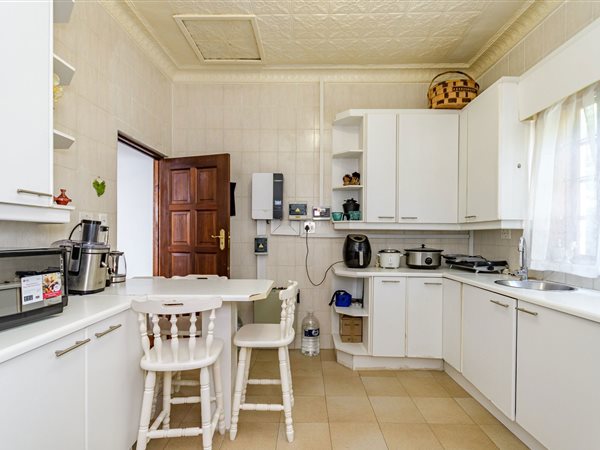4 Bedroom House 4 Bedroom House