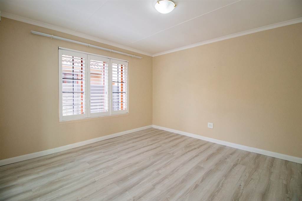 3 Bed Townhouse in Bedfordview photo number 5