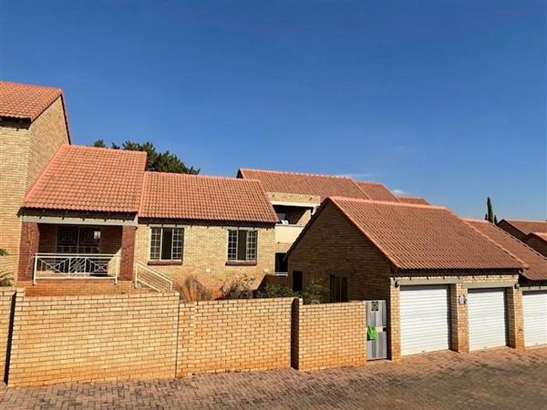 2 Bed Townhouse for sale in Mooikloof Ridge | T4211401 | Private Property