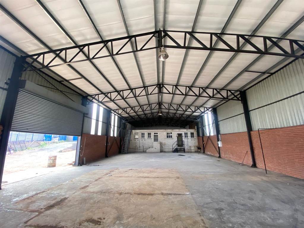 750  m² Industrial space in Industria North photo number 5