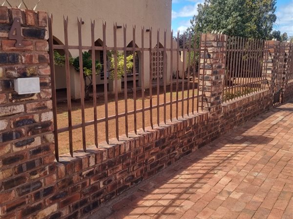 4 Bed House in Postmasburg
