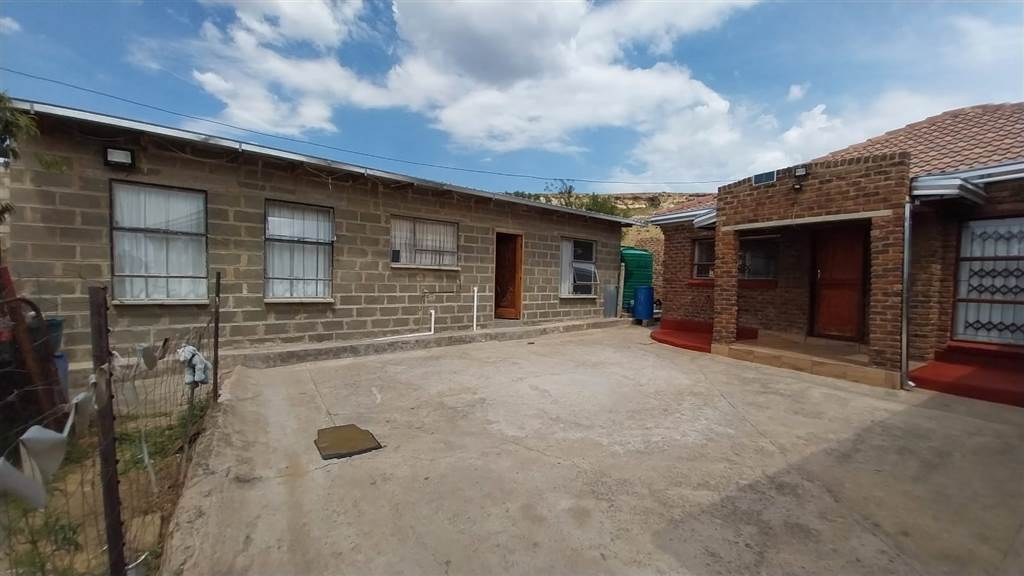 4 Bed House in Clarens photo number 22