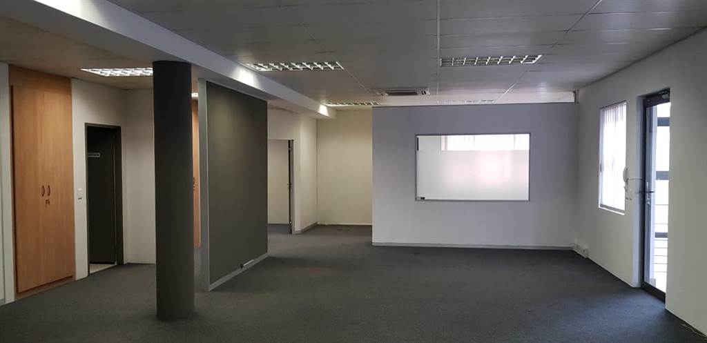 65  m² Office Space in Dunvegan photo number 9