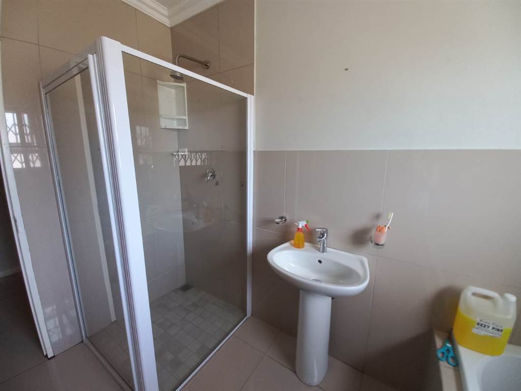 3 Bed Apartment in Fairview Golf Estate photo number 13