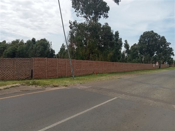 11.9 ha Land available in Brentwood Park