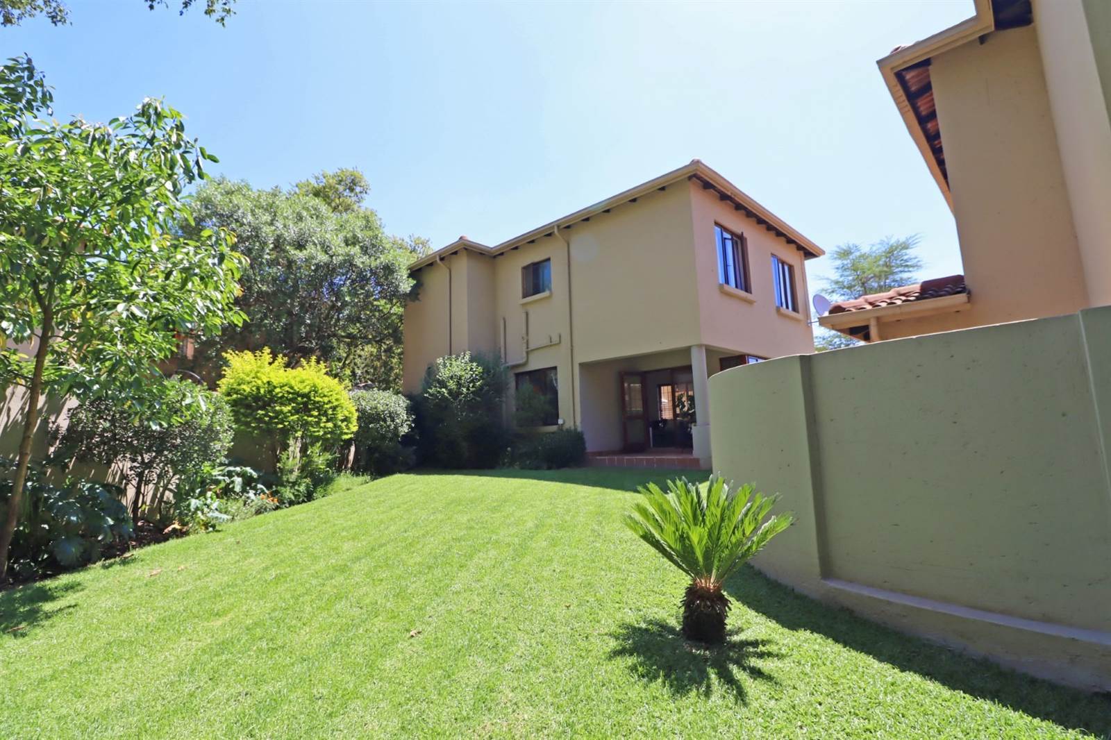 3 Bed Townhouse in Bryanston East photo number 2