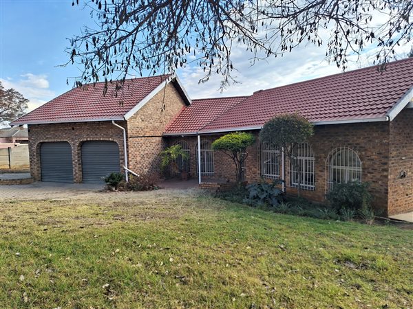 4 Bed House in Esther Park