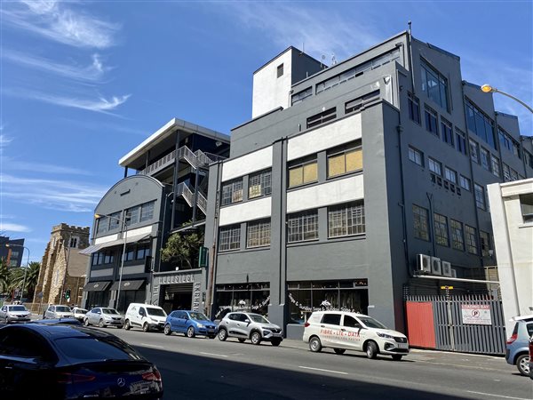 13 215  m² Commercial space