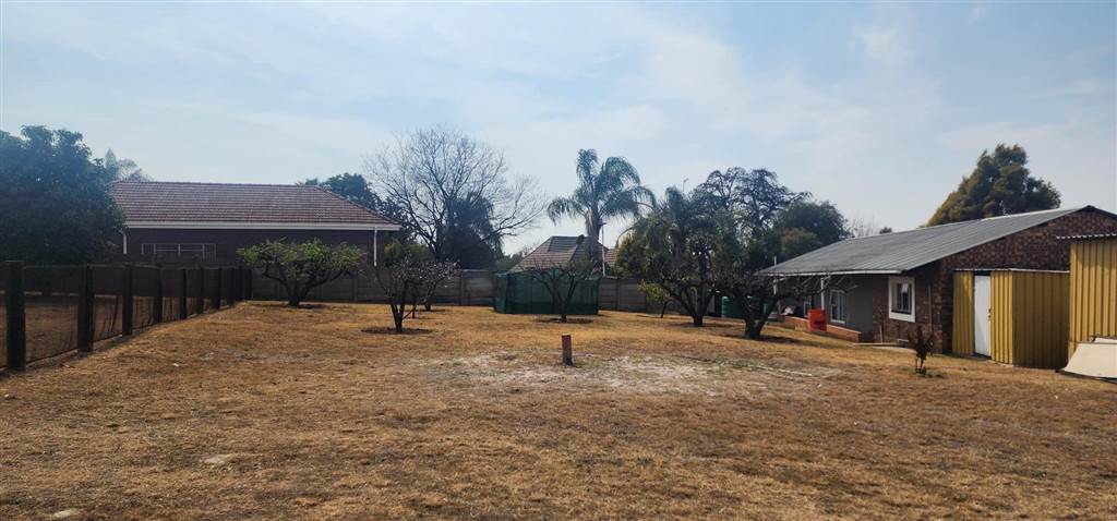 2450 m² Land available in Witbank Central photo number 3