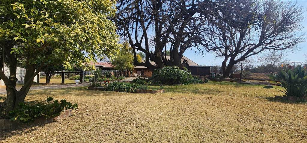 2450 m² Land available in Witbank Central photo number 5