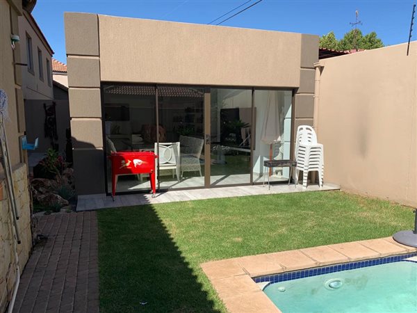 3 Bedroom Townhouse 3 Bedroom Townhouse