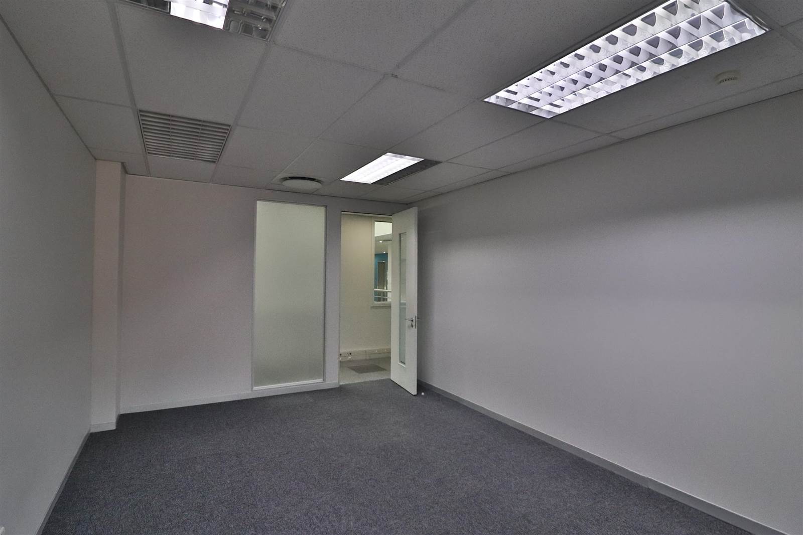 120  m² Commercial space in Sandhurst photo number 15