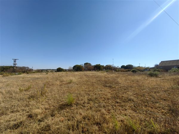 1 487 m² Land