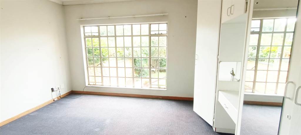 3 Bed Townhouse in Dalpark Ext 1 photo number 11