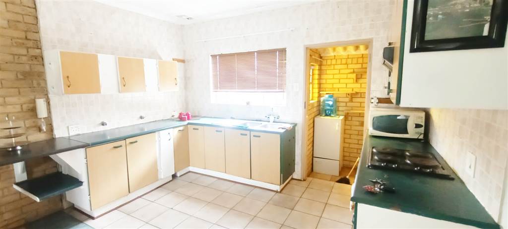 3 Bed Townhouse in Dalpark Ext 1 photo number 7