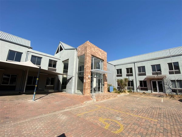 500  m² Commercial space in Woodmead