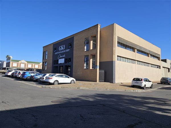 811  m² Commercial space