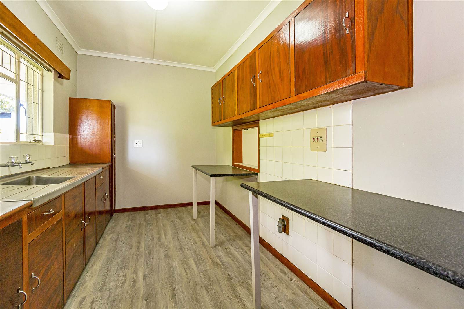1 Bed Apartment in Somerset West Central photo number 3
