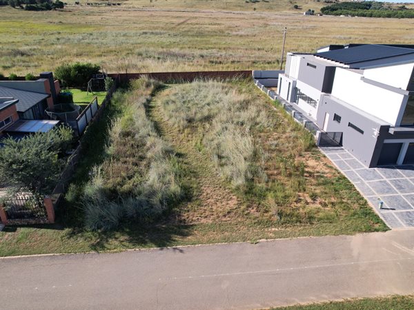 975 m² Land