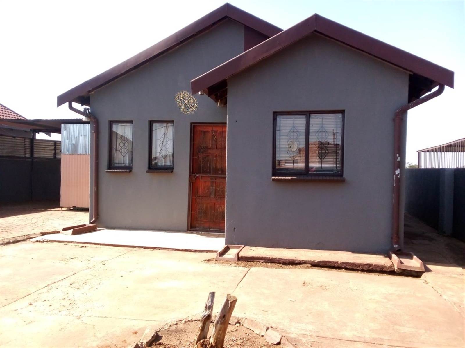 6 Bed House in Soshanguve B photo number 4