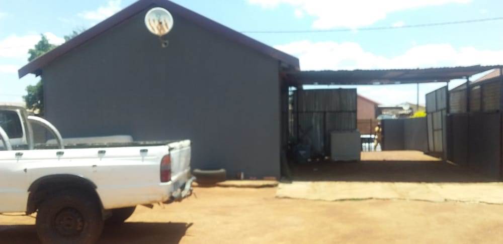6 Bed House in Soshanguve B photo number 5