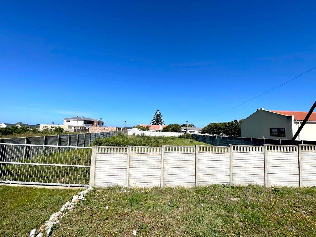 714 m² Land available in Sandbaai photo number 1