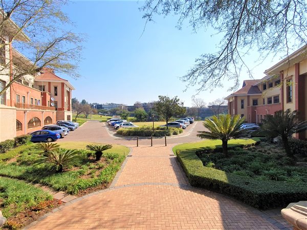 182  m² Office Space in Bryanston