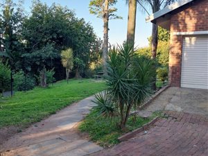 3 Bed House in Queensmead Industrial