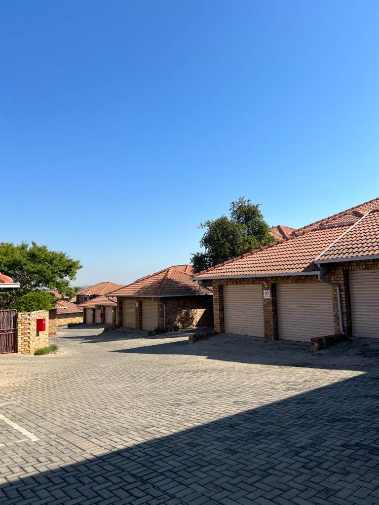 2 Bed Apartment in Raslouw photo number 10