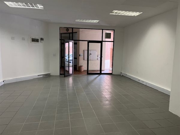 73  m² Retail Space in Richwood