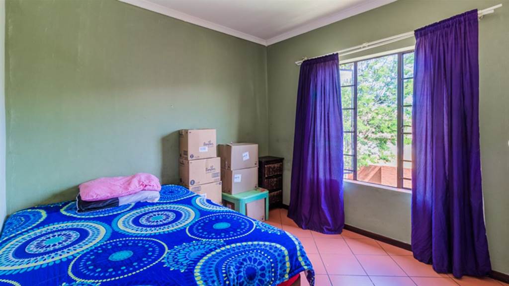 2 Bed Apartment in Mooikloof Ridge photo number 5