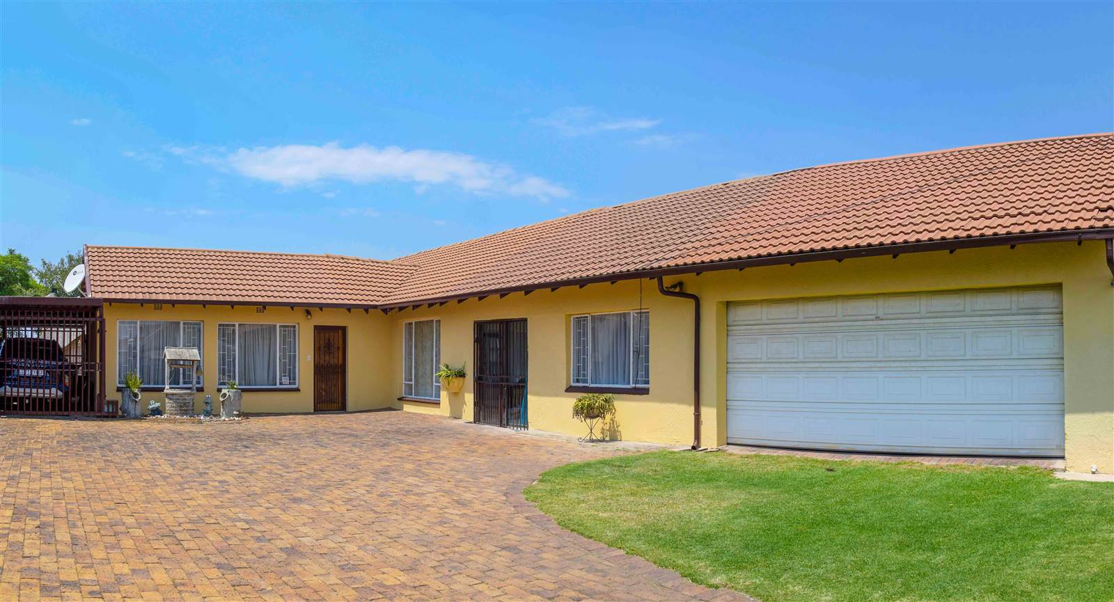 3 Bed House in Grobler Park photo number 2