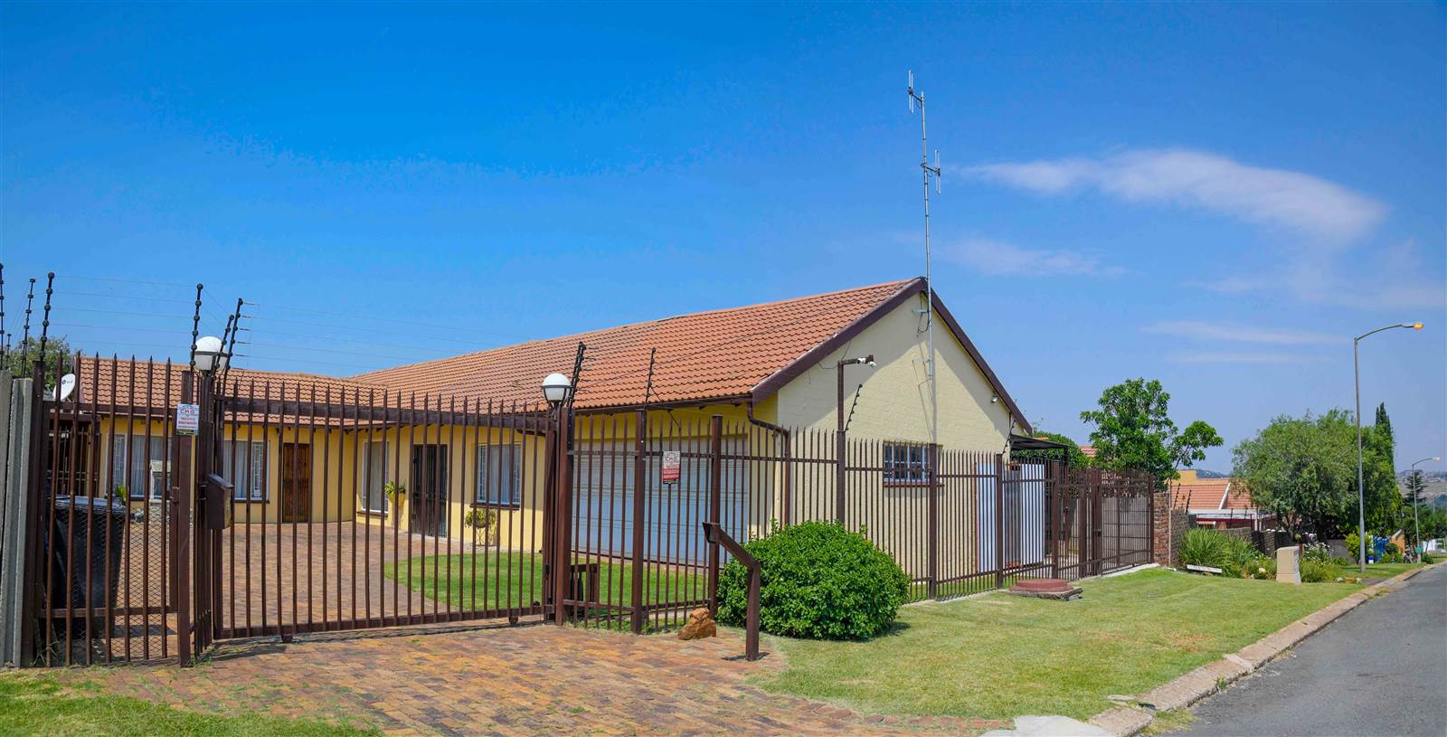 3 Bed House in Grobler Park photo number 24