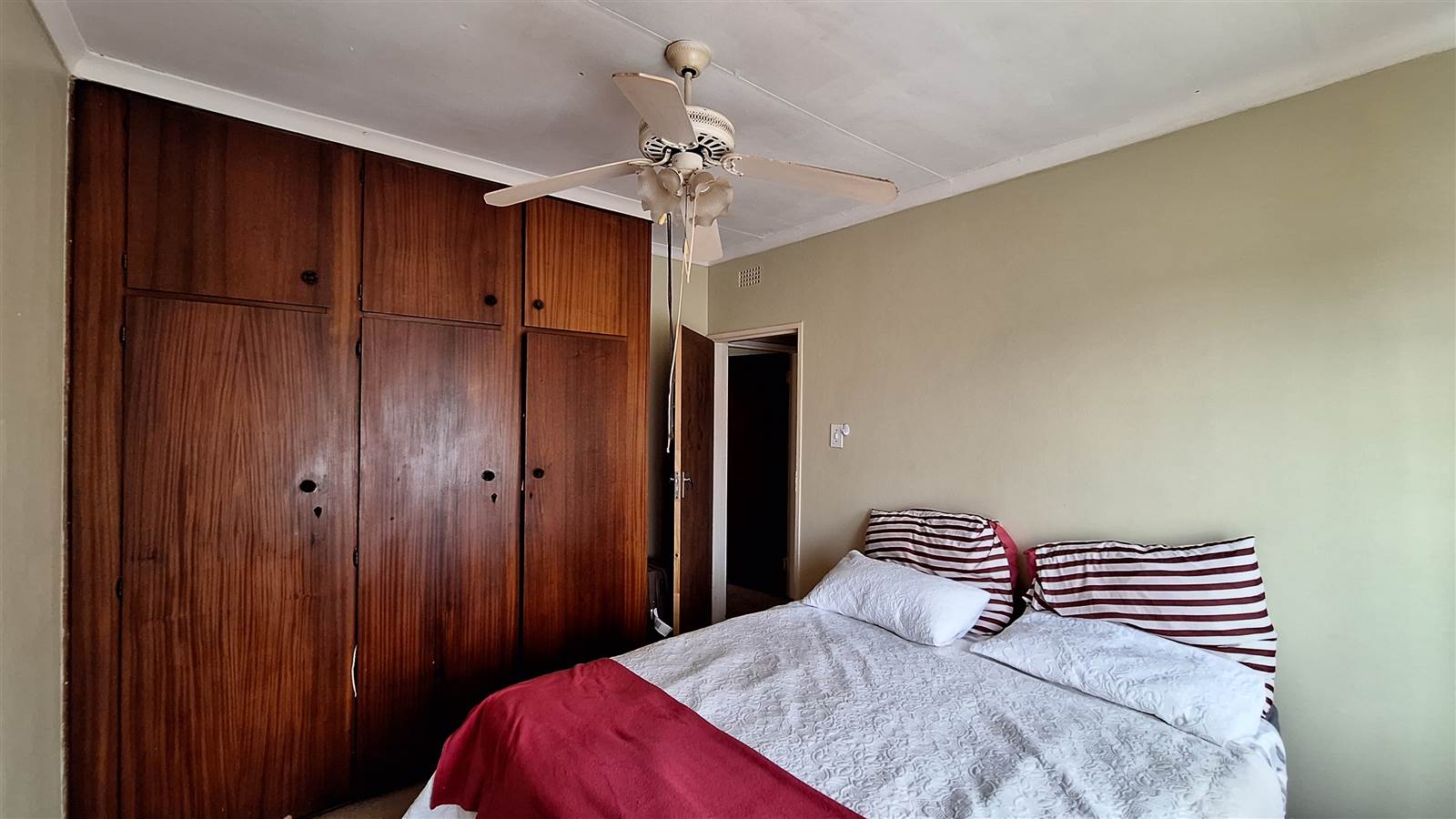 2 Bed Townhouse in Riebeeckstad photo number 9