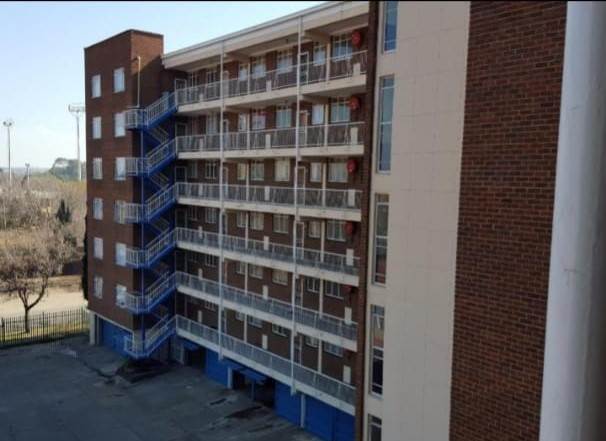 1 Bed Apartment in Vereeniging Central photo number 1
