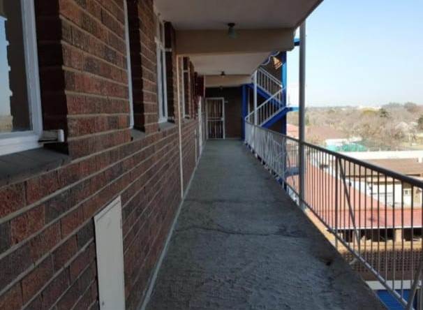 1 Bed Apartment in Vereeniging Central photo number 3