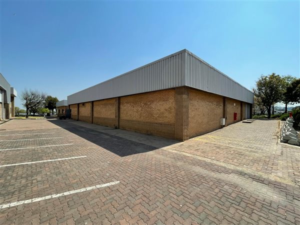 683  m² Industrial space