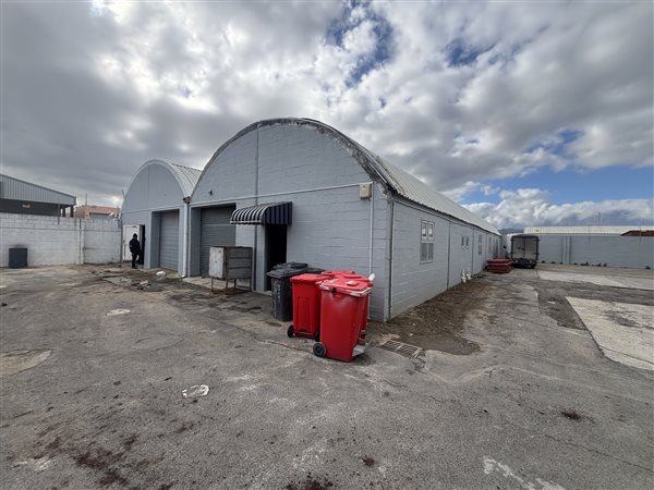 200 m² Industrial space 200 m² Industrial space