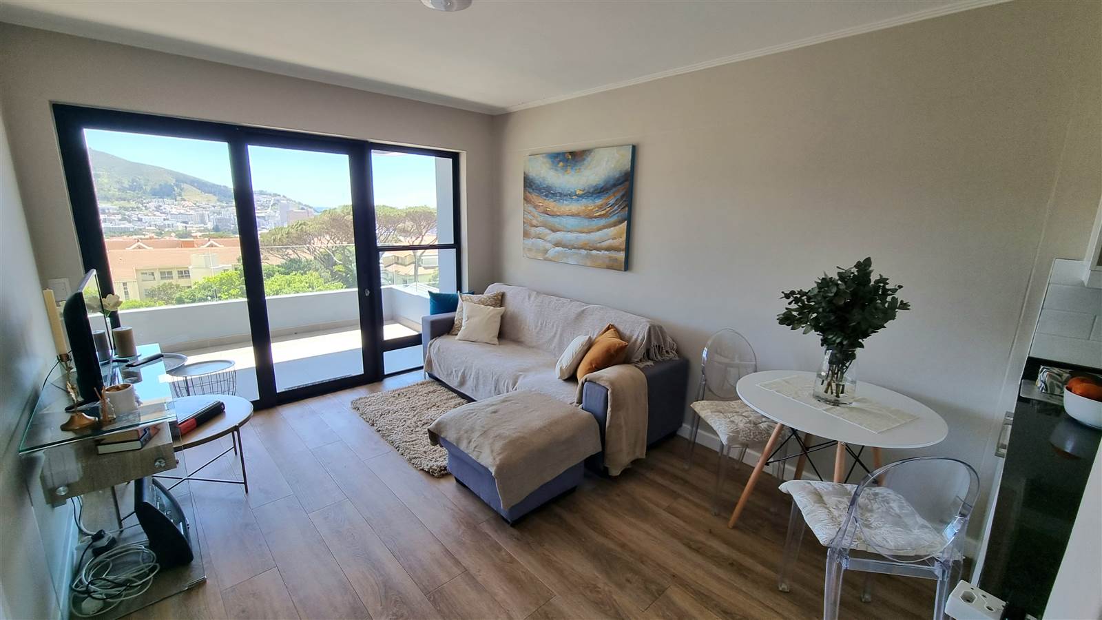 2 Bed Apartment in Vredehoek photo number 5