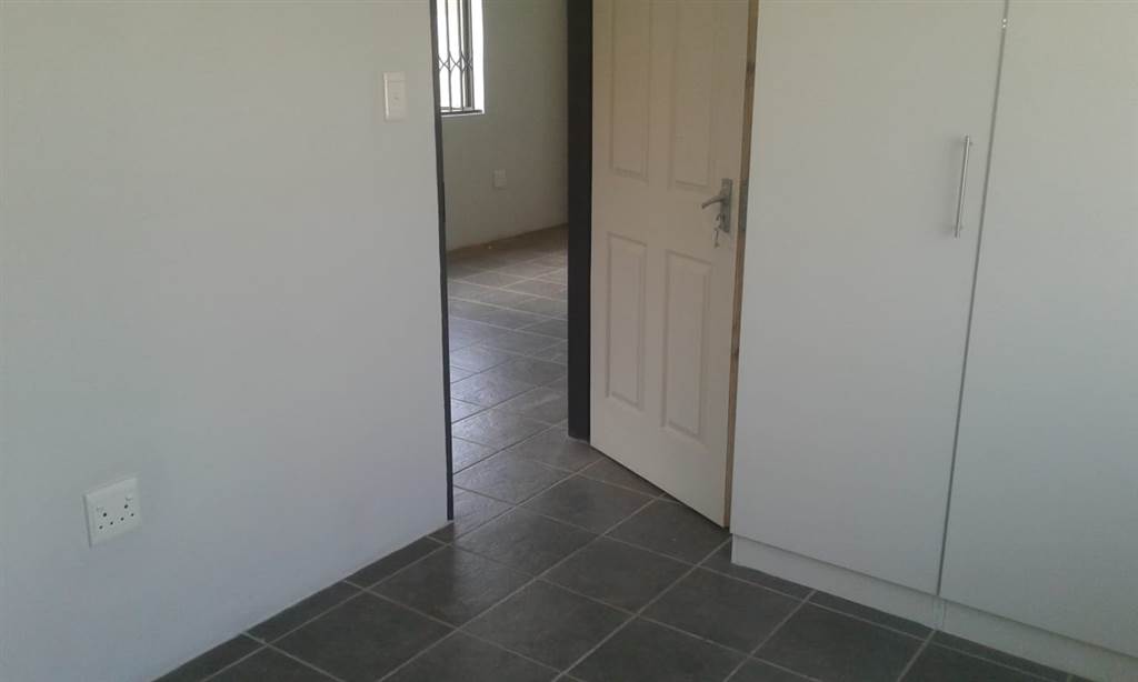 2 Bed House in Parktown Estate photo number 14