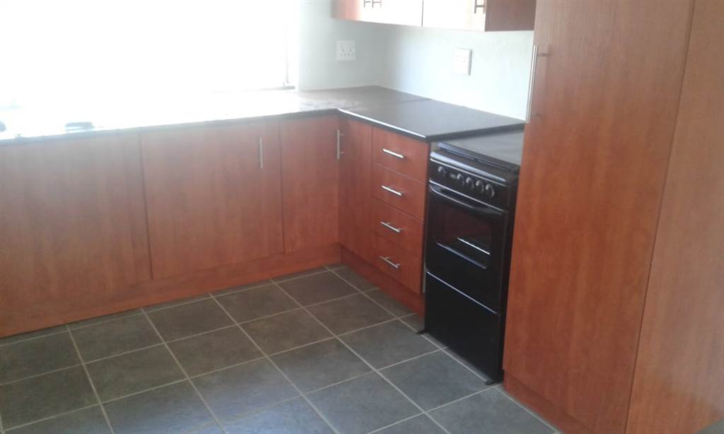 2 Bed House in Parktown Estate photo number 5