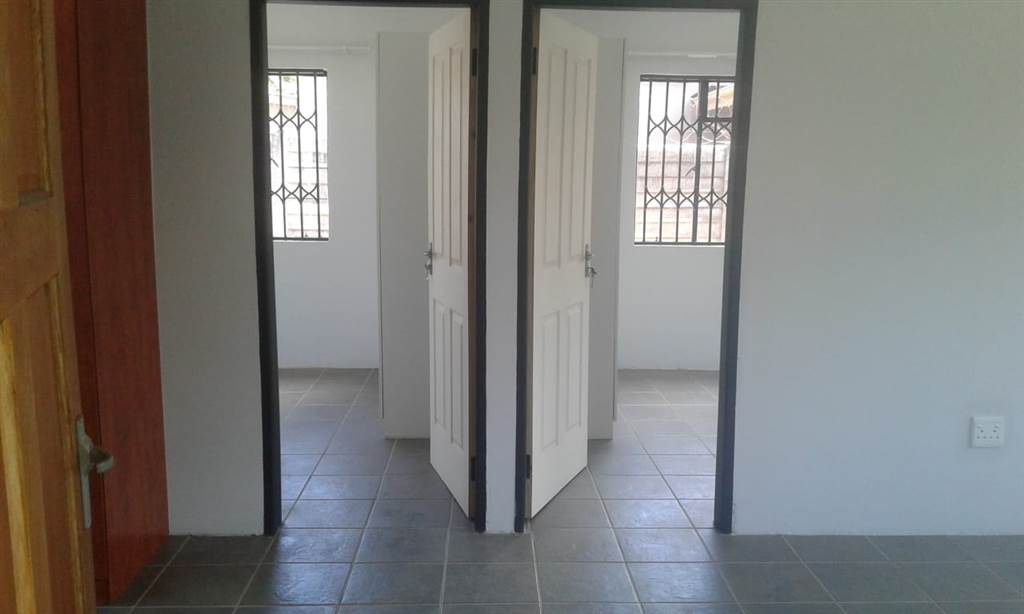 2 Bed House in Parktown Estate photo number 7