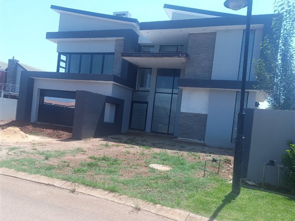 7 Bed House in Hartbeespoort Dam